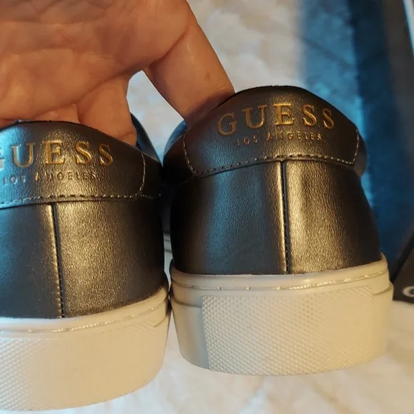 New in box Guess Barette size 11.5 gun metal sneakers 👟 - Picture 5 of 5